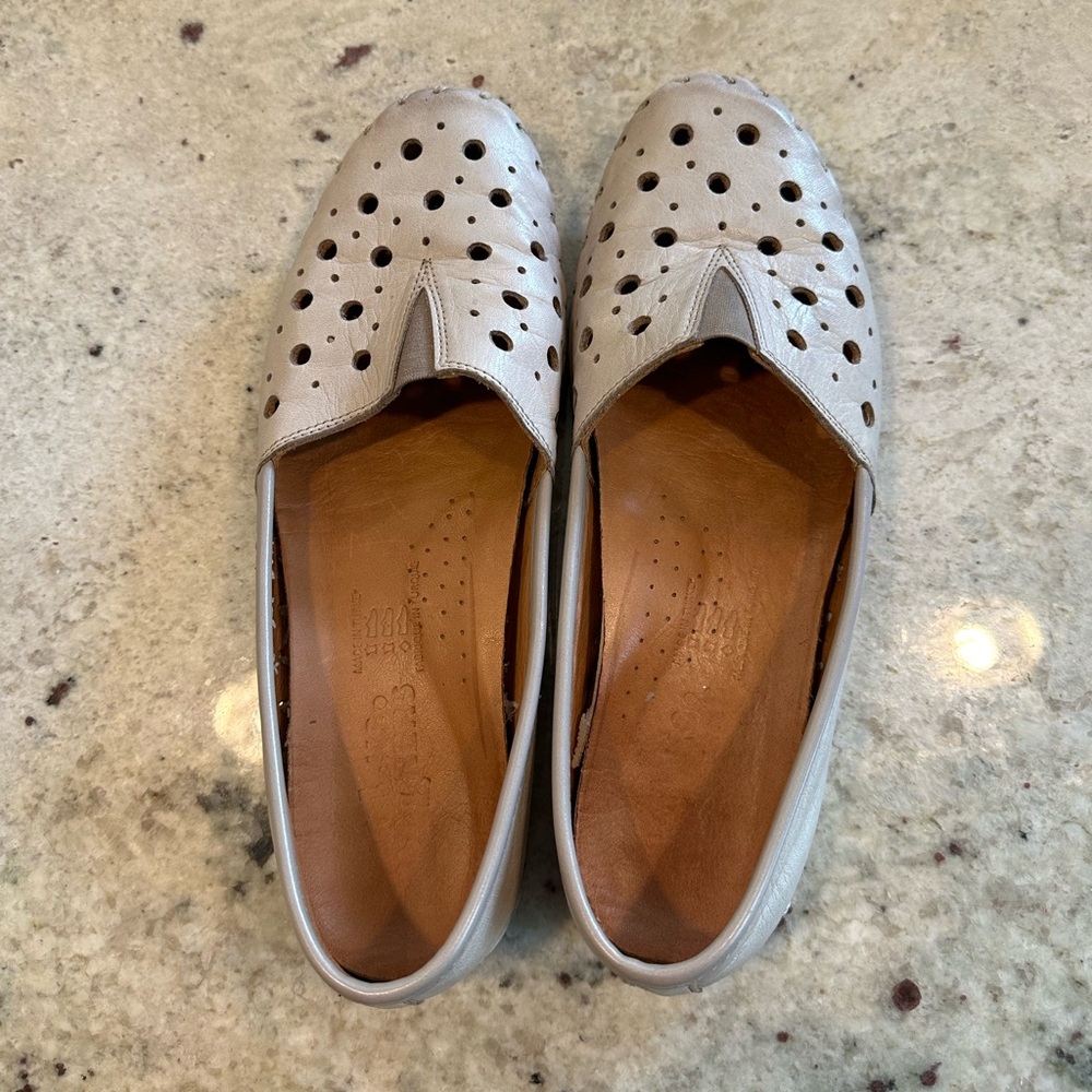 Volks Walkers Women's GIULIA Comfort Slip On Stone Leather Perforated Size 39